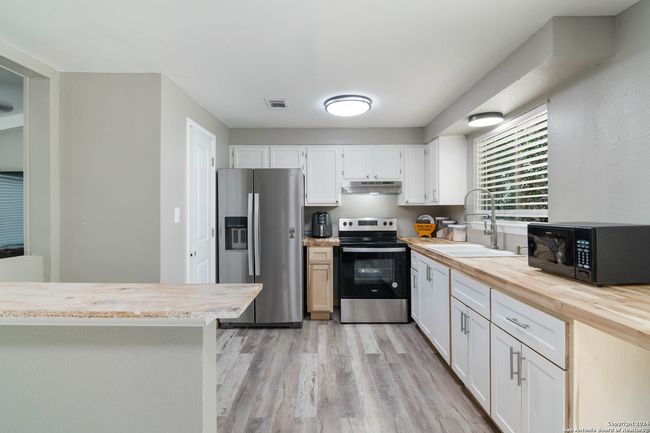 202 Cedar Hill Rd, House other with 3 bedrooms, 2 bathrooms and null parking in Pipe Creek TX | Image 10