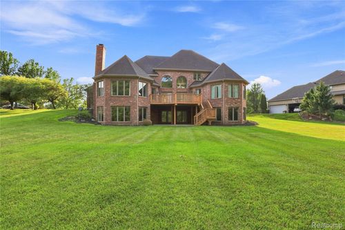 8263 Pine Hollow Trl, Grand Blanc, MI, 48439-7435 | Card Image