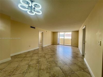 1109 - 1833 S Ocean Dr, Condo with 2 bedrooms, 2 bathrooms and null parking in Hallandale Beach FL | Image 3