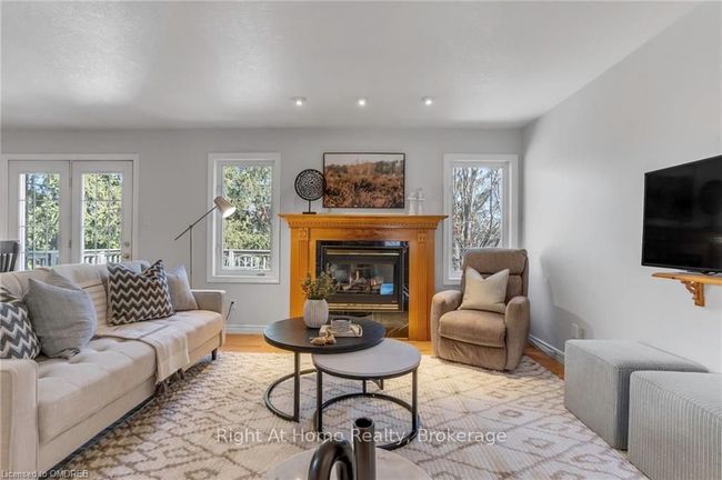 47 Morton Ave, House other with 4 bedrooms, 2 bathrooms and 4 parking in Dundas ON | Image 10