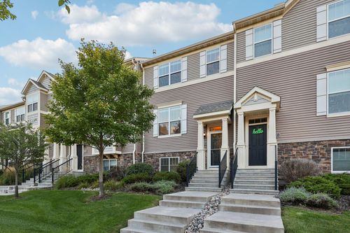 8933 Sw Village Loop, Chanhassen, MN, 55317-8589 | Card Image