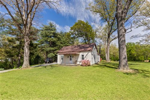 1140 Race Track Rd, Centralia, IL, 62801-6814 | Card Image