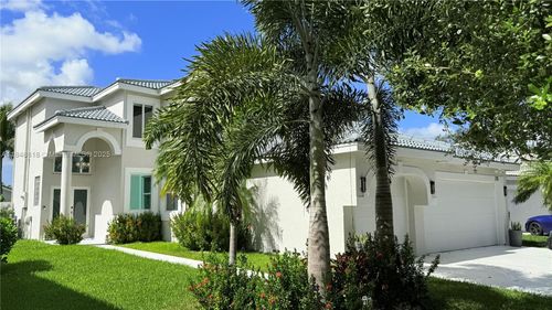 212 Sw 179th Ave, Pembroke Pines, FL, 33029-3905 | Card Image
