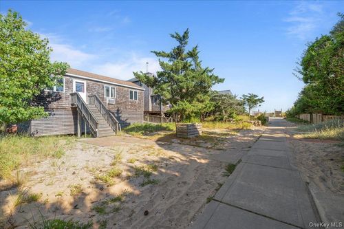 30 Oneida St, Ocean Beach, NY, 11770-2022 | Card Image