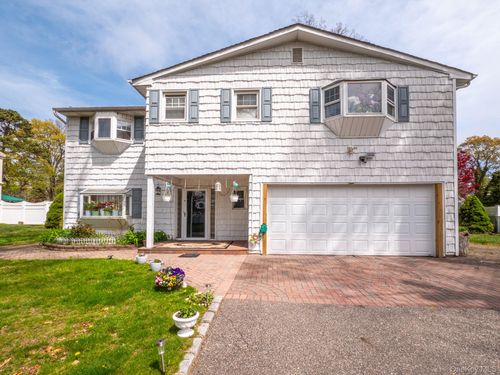 19 Milford Dr, Central Islip, NY, 11722-1204 | Card Image