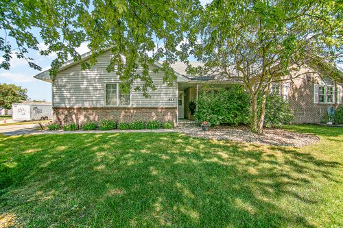 427 Hesburgh Dr, Manteno, IL, 60950-1722 | Card Image