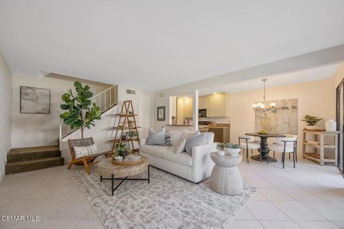 2864 Instone Ct, Westlake Village, CA, 91361-3709 | Card Image