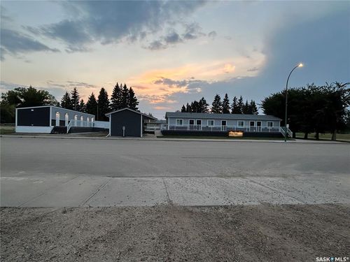 31 and 11 Main St, Leoville, SK, S0J1N0 | Card Image