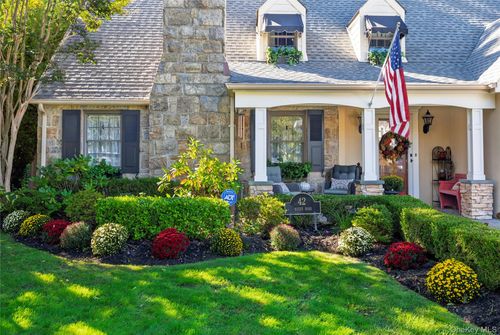 42 Roxen Rd, Rockville Centre, NY, 11570-1513 | Card Image