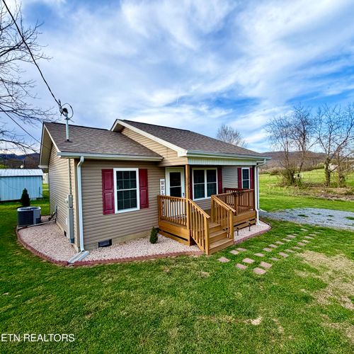 668 Towncreek Rd, Speedwell, TN, 37870-6046 | Card Image
