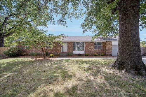 1720 57th Pl, Tulsa, OK, 74105-8807 | Card Image