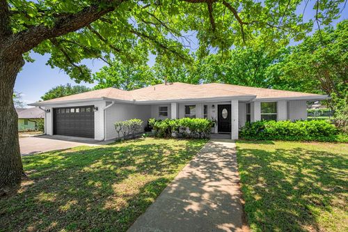 111 Edgewood Dr, Fredericksburg, TX, 78624 | Card Image