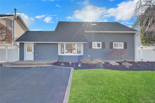 21 Piper Ln, Levittown, NY, 11756-3425 | Card Image
