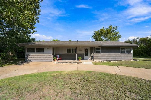215 E South St, Wellington, KS, 67152-2241 | Card Image