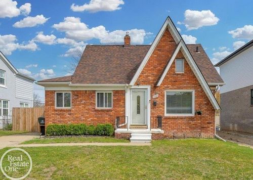 21945 Ridgeway St, Saint Clair Shores, MI, 48080-4086 | Card Image