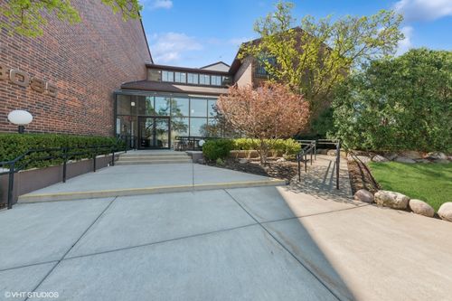 apt-110-3085 Pheasant Creek Dr, Northbrook, IL, 60062-3353 | Card Image