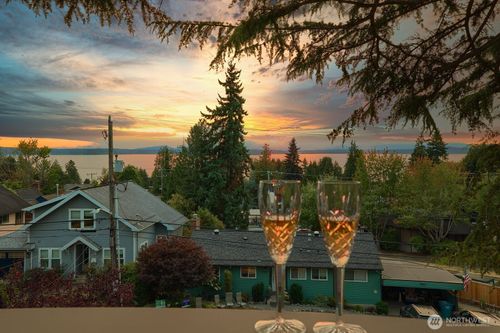 9266 44th Ave Sw, Seattle, WA, 98136-2625 | Card Image
