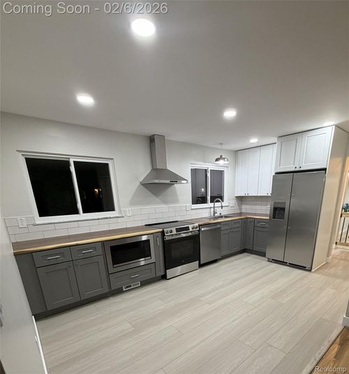 5067 Paro Dr, Flint, MI, 48506-1525 | Card Image