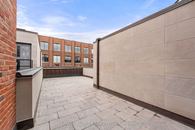 200 - 974 Queen St E, Home with 0 bedrooms, 1 bathrooms and null parking in Toronto ON | Image 14
