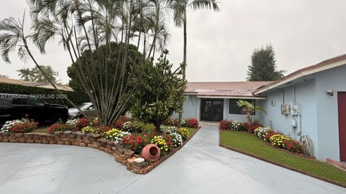 main-10417 Nw 129th St, Hialeah Gardens, FL, 33018 | Card Image