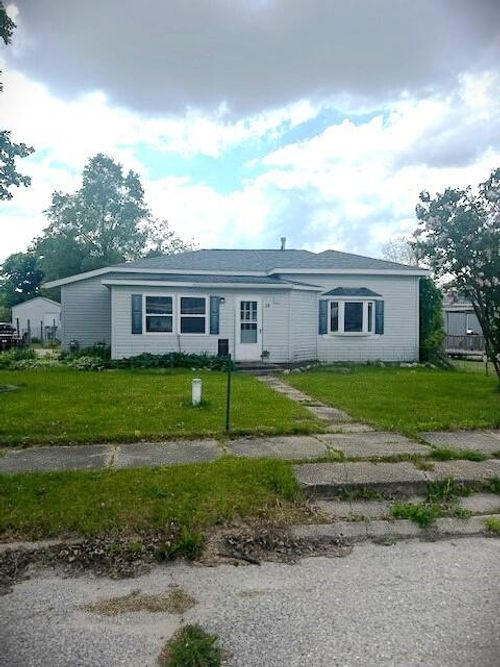 324 4th St, Blanchard, MI, 49310-9530 | Card Image