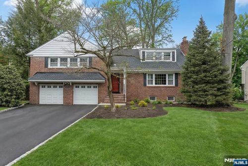 922 Wildwood Rd, Oradell, NJ, 07649-1332 | Card Image