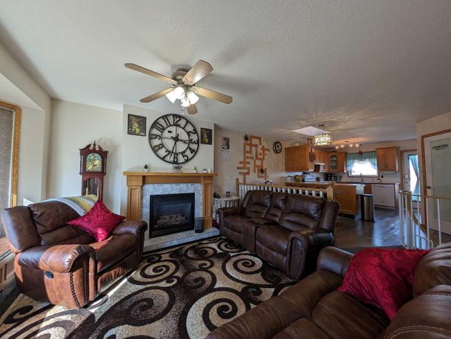 641 6 Street Se, Home with 5 bedrooms, 2 bathrooms and 6 parking in Redcliff AB | Image 7
