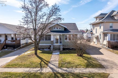 322 E 6th St, Port Clinton, OH, 43452-2430 | Card Image