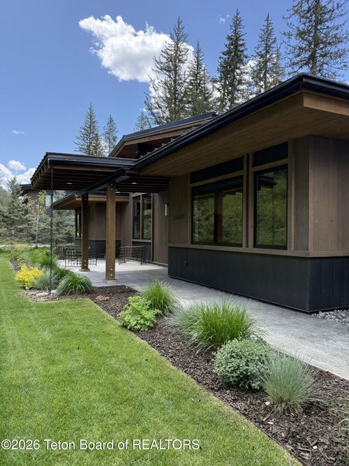 15465 Tall Timber Rd, Jackson, WY, 83001-2566 | Card Image