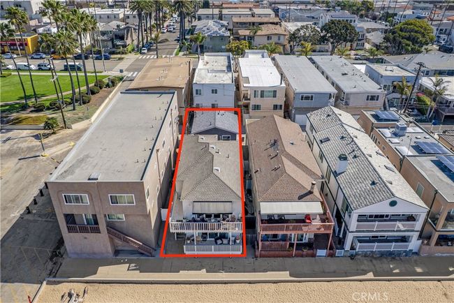 1003 Seal Way, Home with 6 bedrooms, 4 bathrooms and 2 parking in Seal Beach CA | Image 4