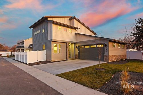 3752 N Jackie Ln, Boise, ID, 83704-4208 | Card Image