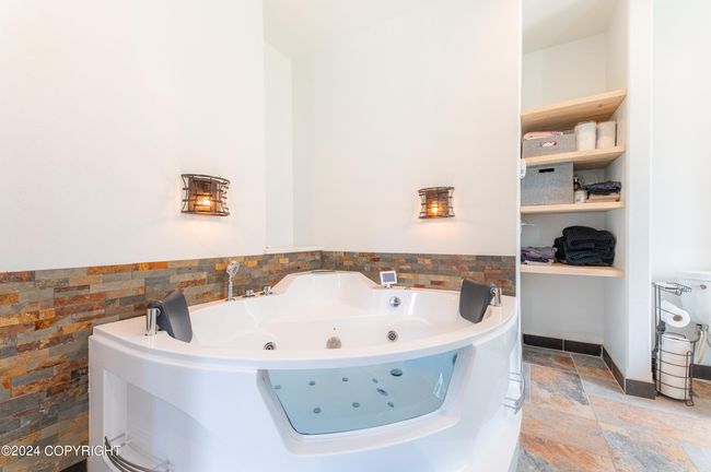 Primary ensuite | Image 16