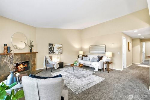b11-629 Kirkland Way, Kirkland, WA, 98033-6386 | Card Image