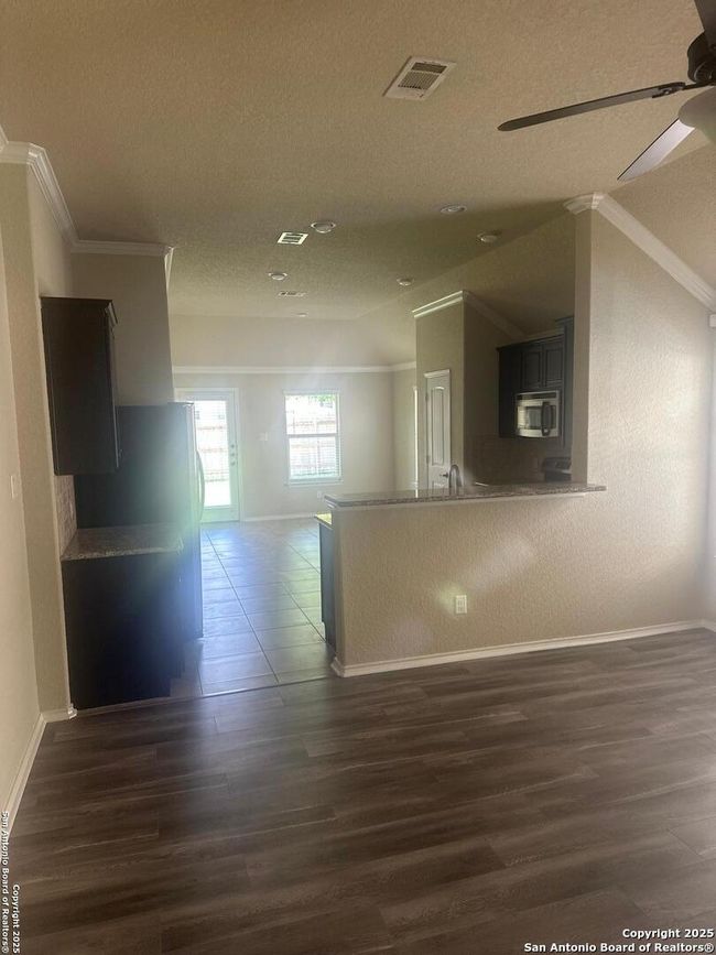 209 Rawhide Way, House other with 3 bedrooms, 2 bathrooms and null parking in Cibolo TX | Image 5