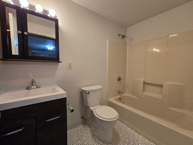 APT-209 - 147 Rawson Rd, Condo with 2 bedrooms, 2 bathrooms and 2 parking in Quincy MA | Image 19