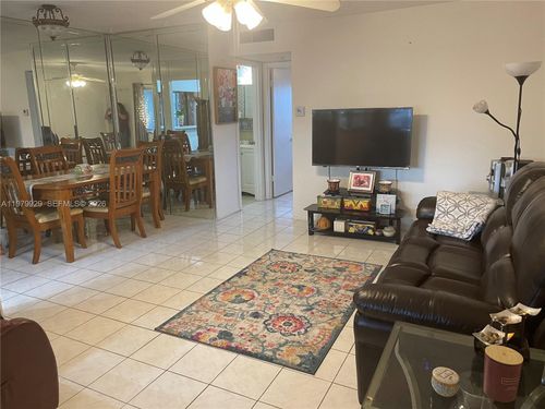 apt-j312-5300 Washington St, Hollywood, FL, 33021-7747 | Card Image