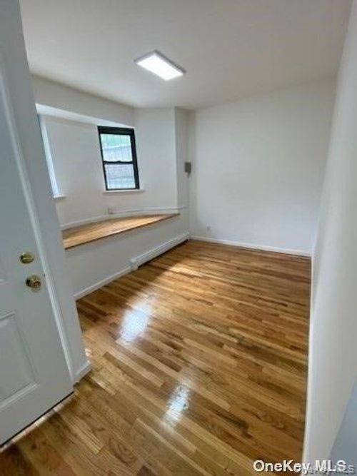 ste-1-40 82nd St, Elmhurst, NY, 11373-1576 | Card Image