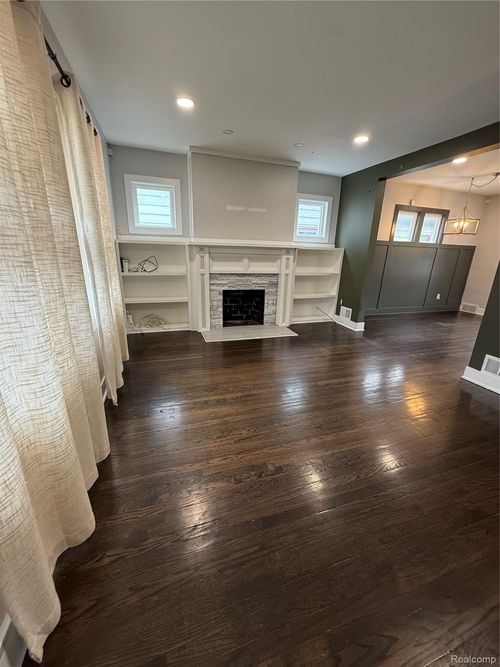 16555 Lawton St, Detroit, MI, 48221-3147 | Card Image