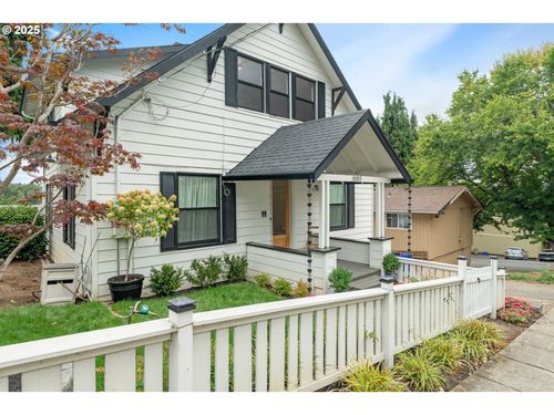 1105 Washington St, Oregon City, OR, 97045-1611 | Card Image