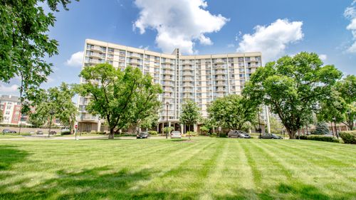 unit-1m-20 N Tower Rd, Oak Brook, IL, 60523-1127 | Card Image