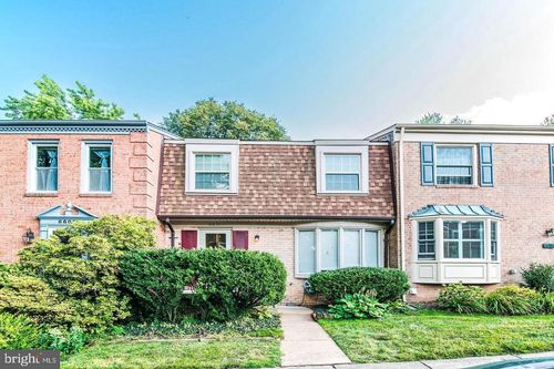 6611 Rosecroft Pl, FALLS CHURCH, VA, 22043-1828 | Card Image
