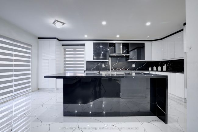 247 Cresthaven Rd, House other with 7 bedrooms, 7 bathrooms and 4 parking in Brampton ON | Image 14