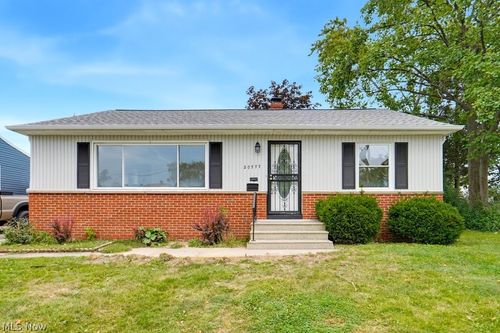 20777 Bowling Green Rd, Maple Heights, OH, 44137-3103 | Card Image