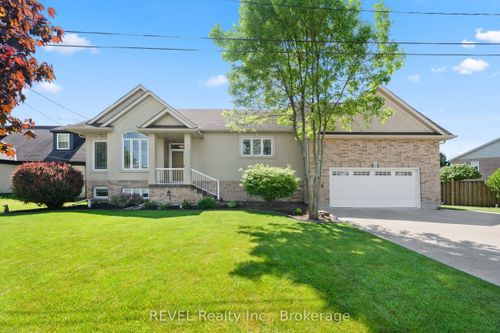 8028 Booth St, Niagara Falls, ON, L2H1E8 | Card Image