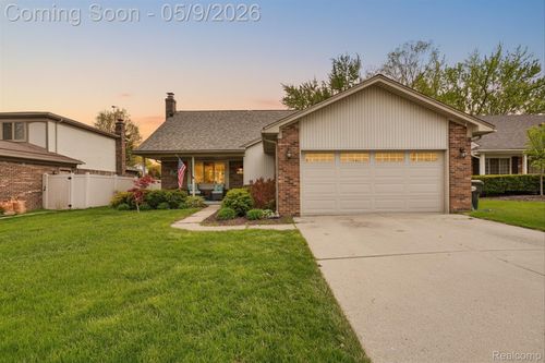 16621 S Gatehouse Dr, Woodhaven, MI, 48183-1641 | Card Image