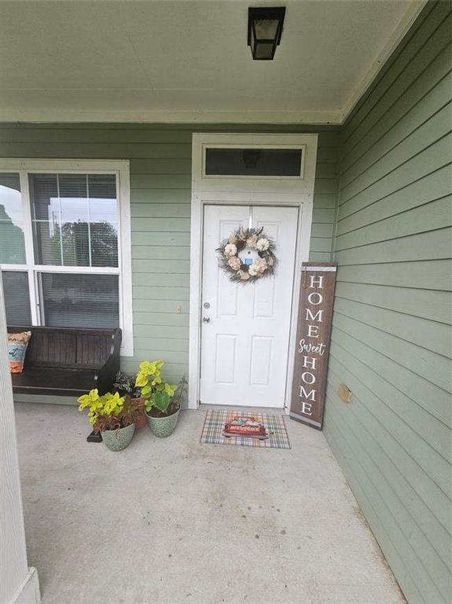 Welcome home to 111 Plum | Image 4