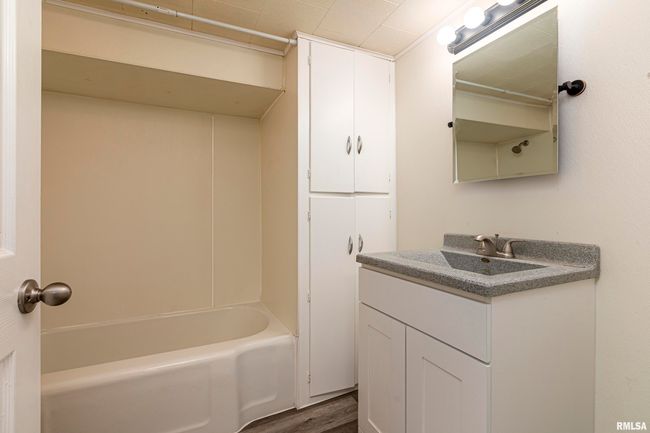 807 E Park St, House other with 3 bedrooms, 1 bathrooms and null parking in Du Quoin IL | Image 18