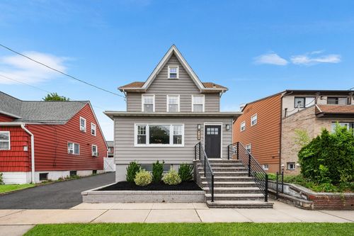 725 4th St, Secaucus, NJ, 07094-3001 | Card Image