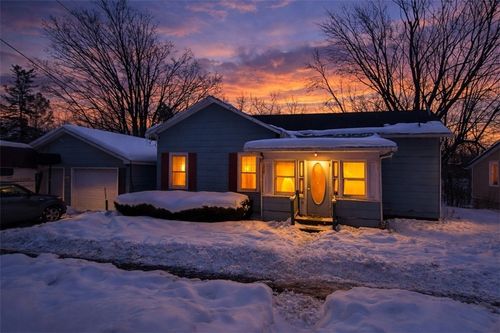 14 Center St, Manchester, NY, 14504-9715 | Card Image