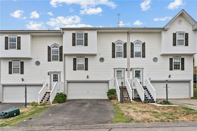 220 Scenic Hill Dr, Townhouse with 3 bedrooms, 2 bathrooms and 2 parking in Carnegie PA | Image 1